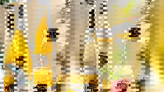 Strongbow Apple Ciders Always On Social Co Maker 2020 Vn 1 At Home Gatherings Gold Apple Imagery Social Media Global English